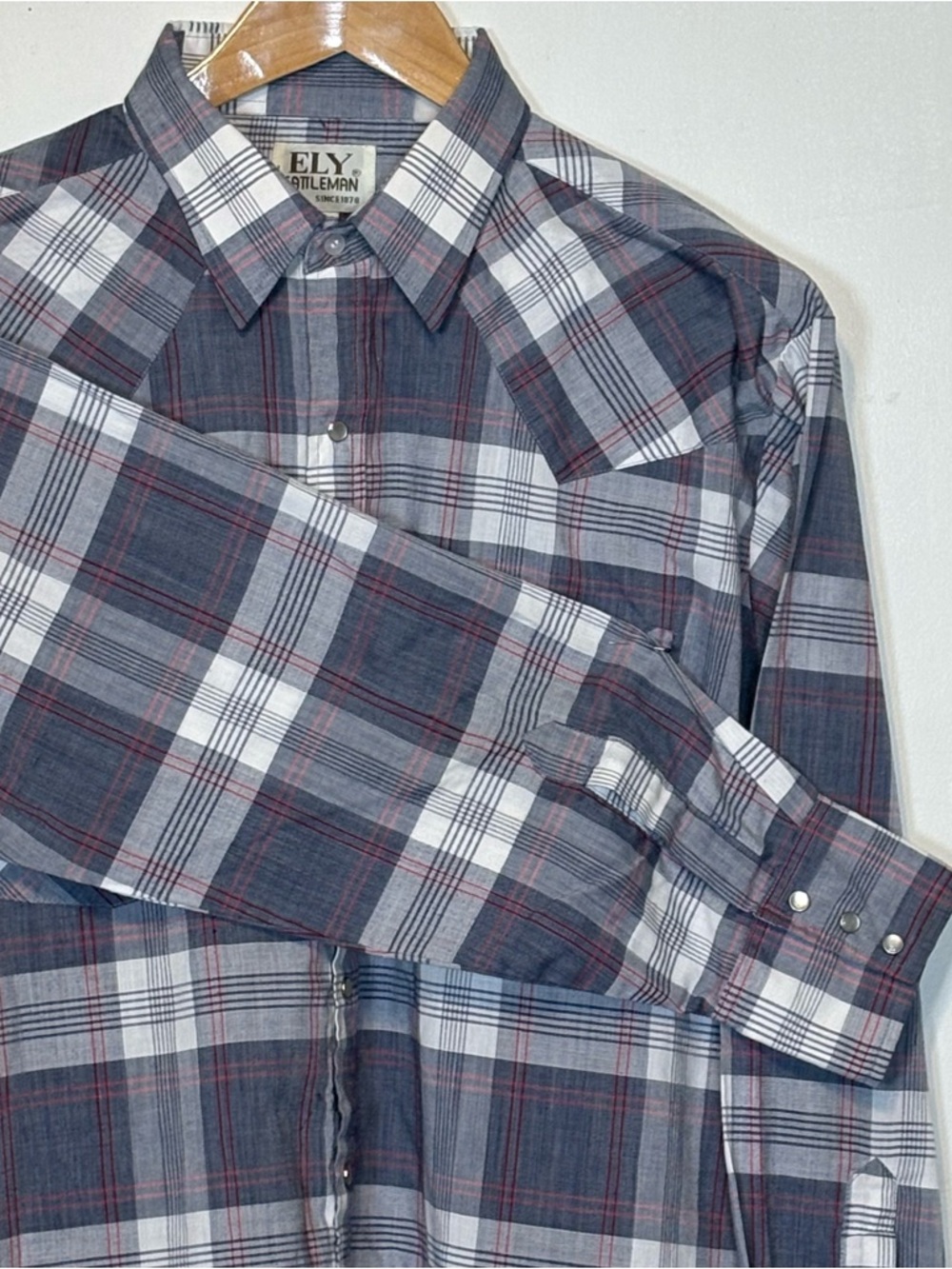 Ely Cattleman Men’s Plaid Button-Down Shirt with White and Red Accents Size XL